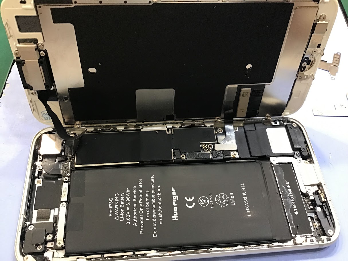 iPhone8ならデータそのまま修理可能なスマホ修理工房西八王子店へ！